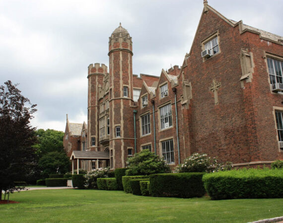 Wagner College - campus main hall